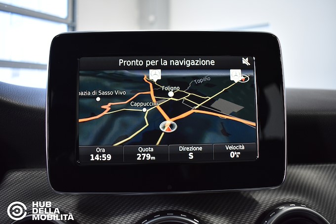 MERCEDES-BENZ GLA 200 d Automatic Business